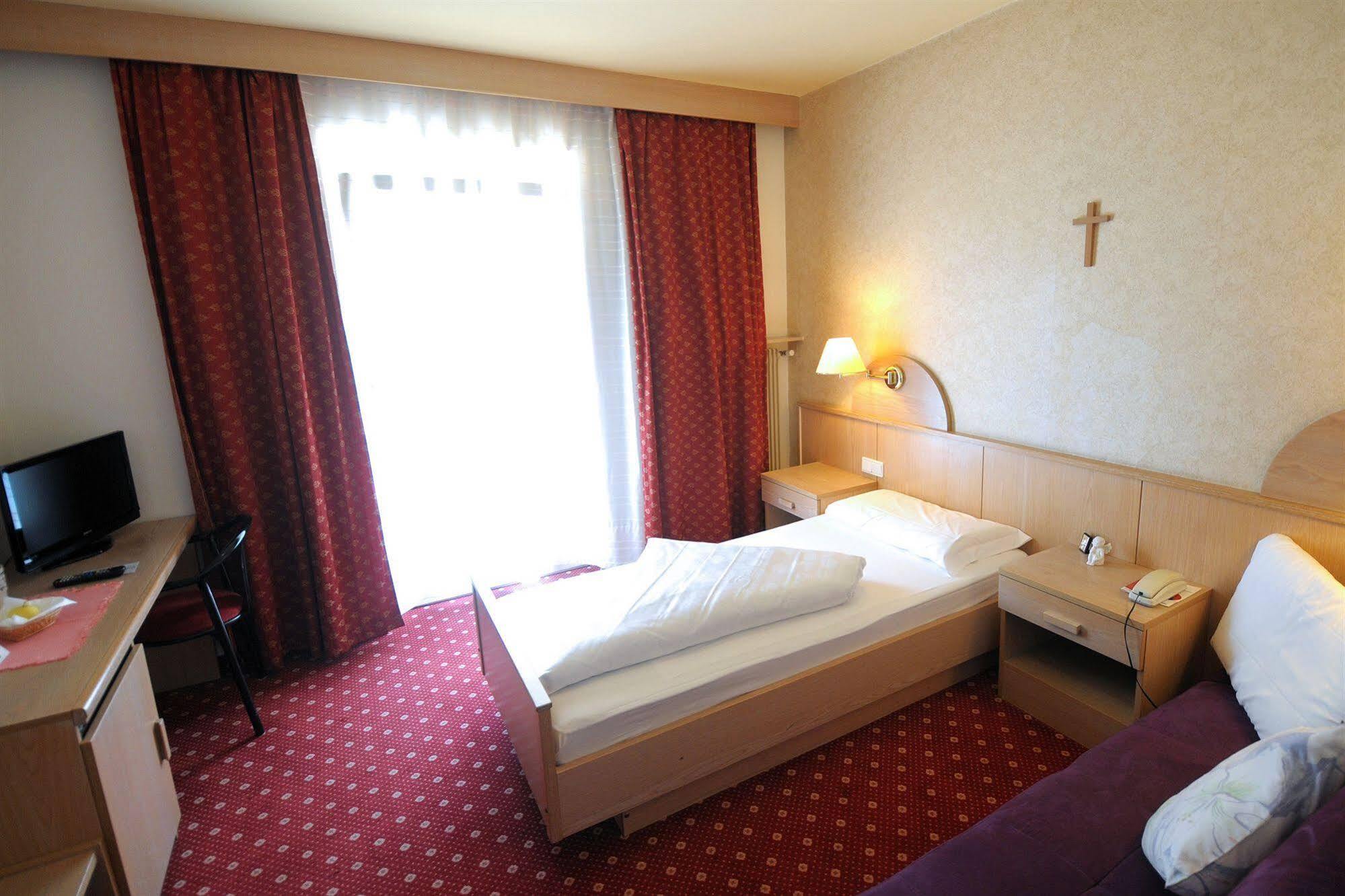 Parkhotel Zur Linde 4*